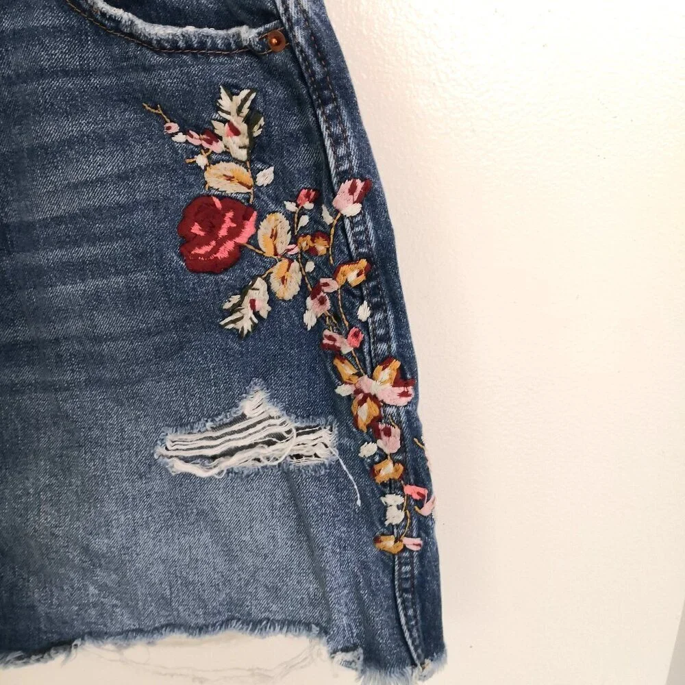 Abercrombie & Fitch Floral Embroidered Distressed Jean Skirt‎ - Size 31(=L)